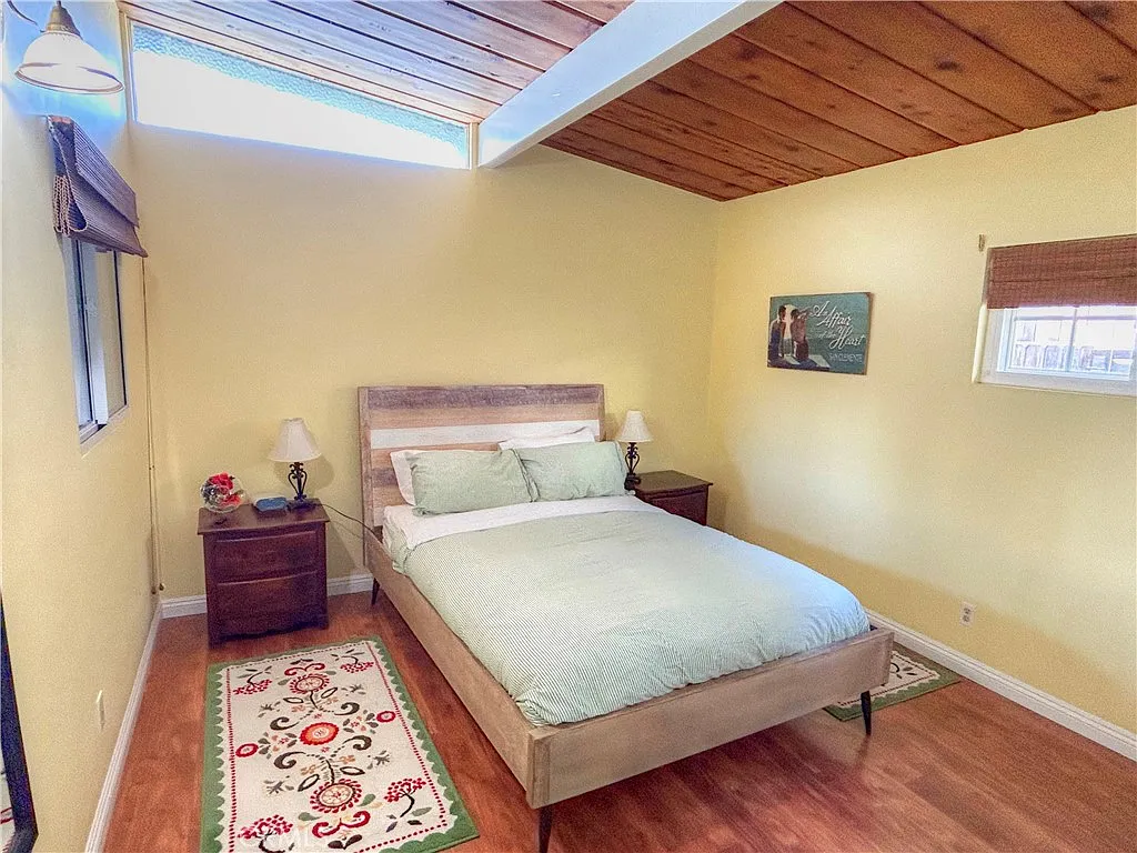 3 bed, 1328 sqft, $4,550 — Photo 4