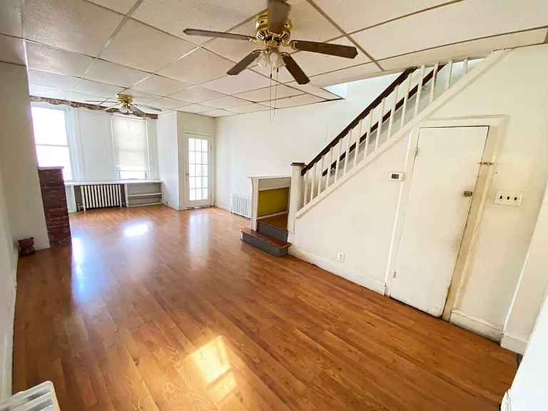 534 E Indiana Ave — Photo 5