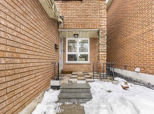 106 Mammoth Hall Trl, Toronto, ON