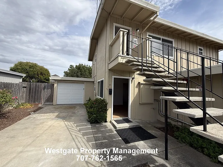 11 Alma Ct — Photo 1