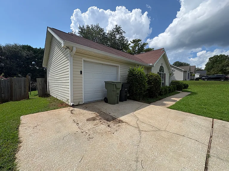 1404 Douglas St — Photo 24