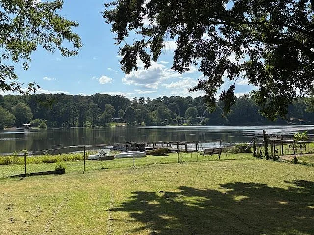3 bed, 1.5 bath, 1566 sqft, $1,795 — Photo 2