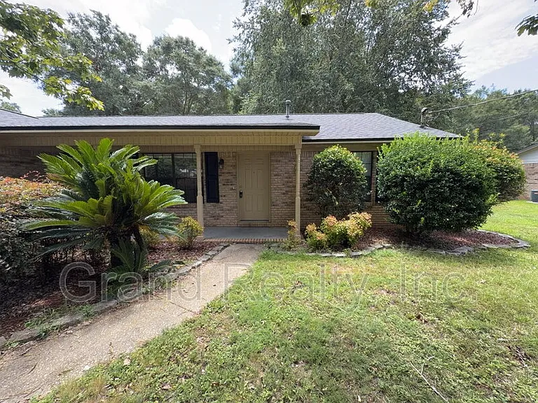 3965 Deerwood Cir — Photo 2