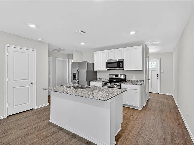 1818 Potomac Ln — Photo 7