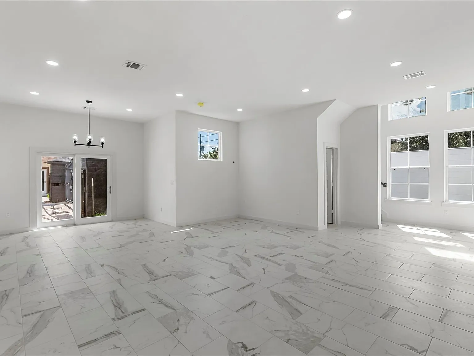 3 bed, 2.5 bath, 2109 sqft, $3,750 — Photo 4