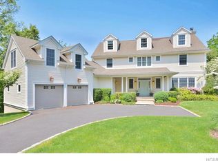 4 Castle Hl, Dobbs Ferry, NY 10522