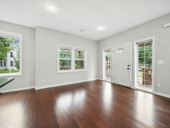 5th image of 600 W 32nd St APT 1