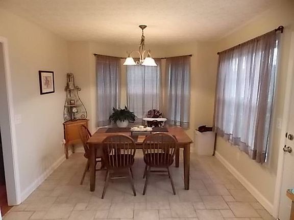 3rd image of 31 Aspen Dr