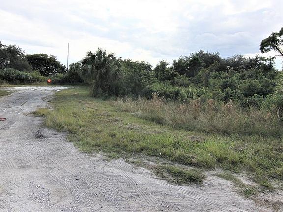 3rd image of 105 Olive Cir
