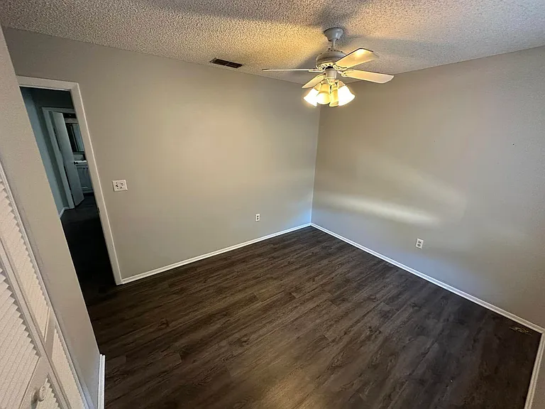7393 Landmark Dr — Photo 10