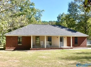 321 Scoles Rd, Guntersville, AL 35976