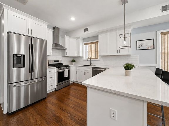 2nd image of 126 South St Floor 2