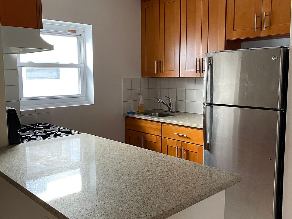 1st image of 4185 E Tremont Ave #2D
