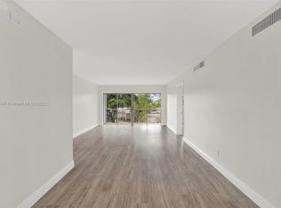 1450 NE 191st St APT 301, Miami, FL 33179