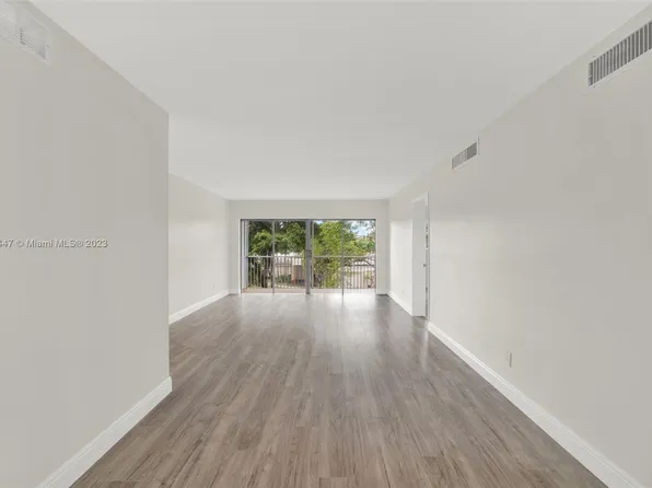 1450 NE 191st St APT 301, Miami, FL 33179
