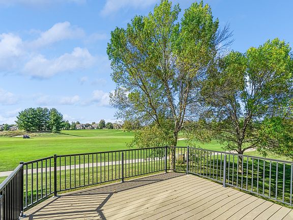 2nd image of 929 Glen Oaks Ter