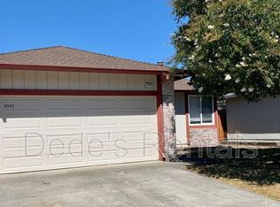 2325 Gads Hill St, Santa Rosa, CA 95401