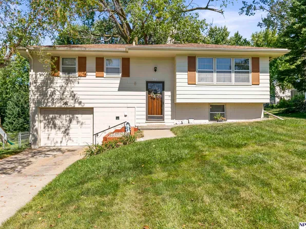 7628 Newport Ave, Omaha, NE 68122