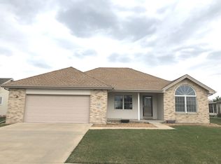 320 Center Point Dr N, Bourbonnais, IL 60914