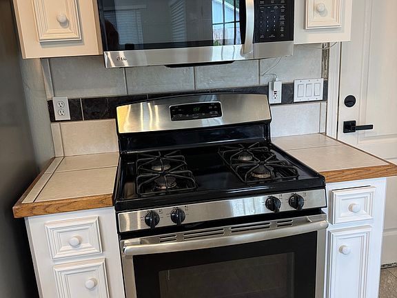 Gas stove/ Appliances