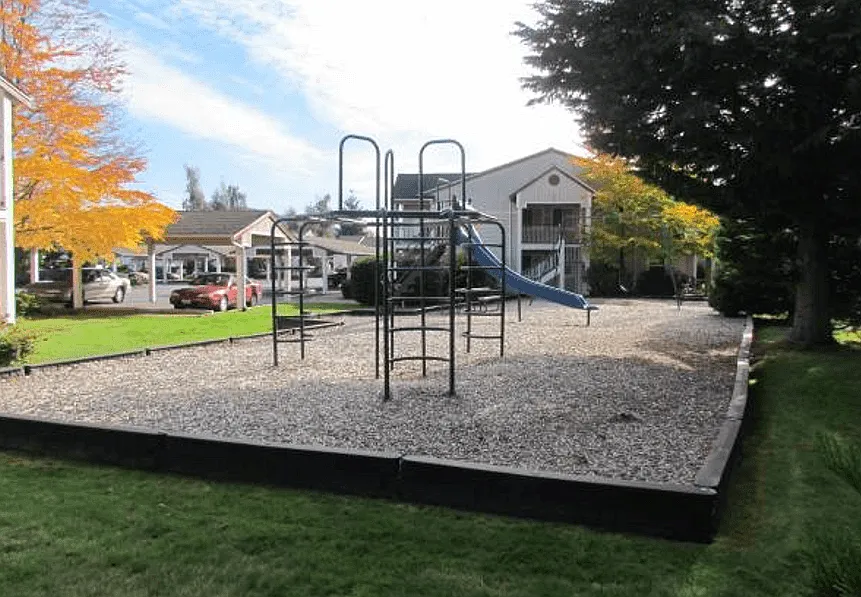 WOODLAND APARTMENTS — Photo 3