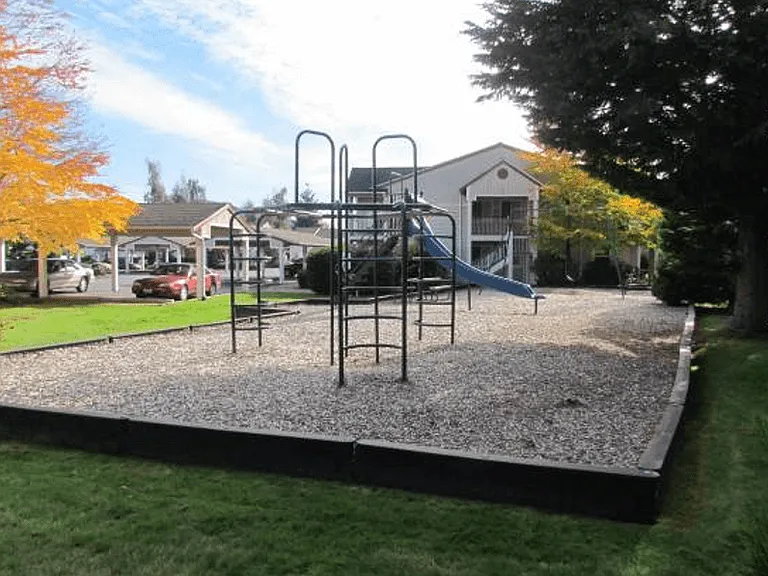 WOODLAND APARTMENTS — Photo 3