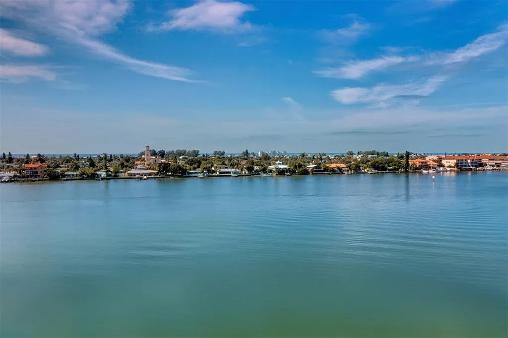 2 bed, 2.0 bath, 1300 sqft, $3,200 — Photo 1