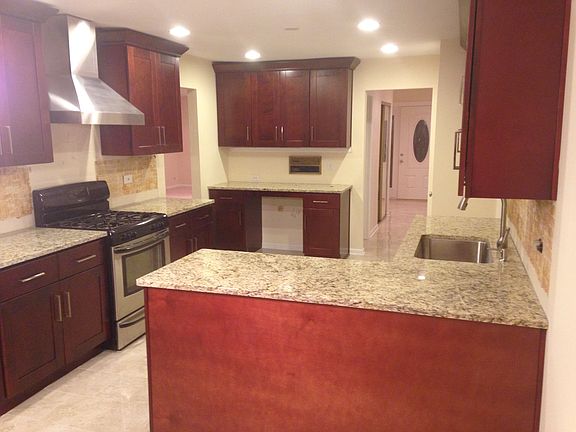 3rd image of 136 Appleby Dr