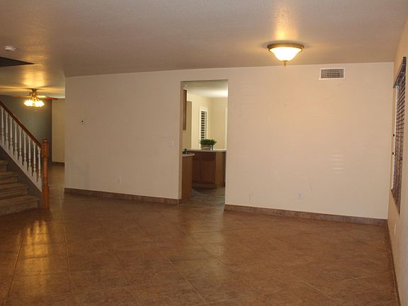 3rd image of 581 W Prickly Pear Dr
