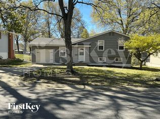 4417 NE 49th St, Kansas City, MO 64119