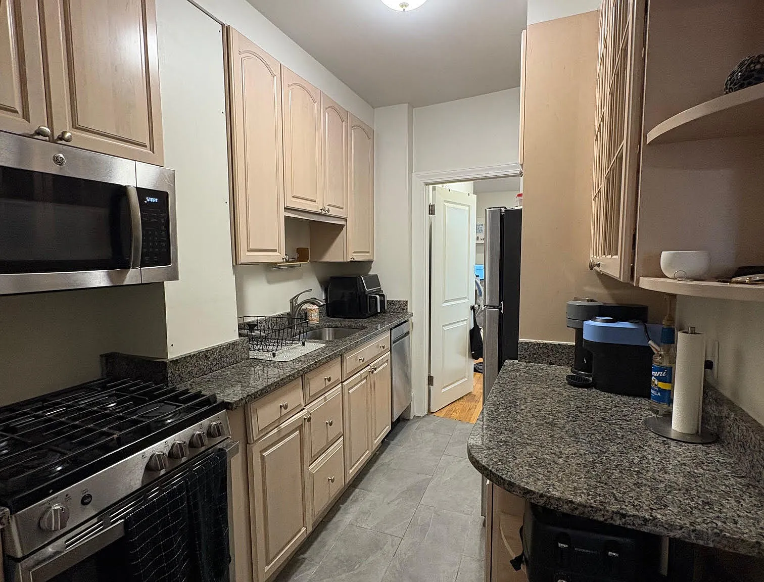 2 bed, 892 sqft, $4,000 — Photo 1