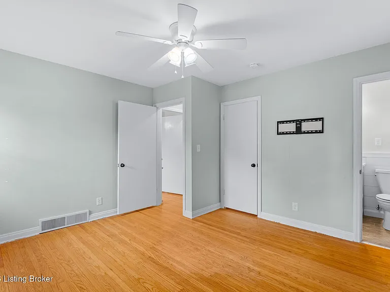 519 Leyton Ave — Photo 20