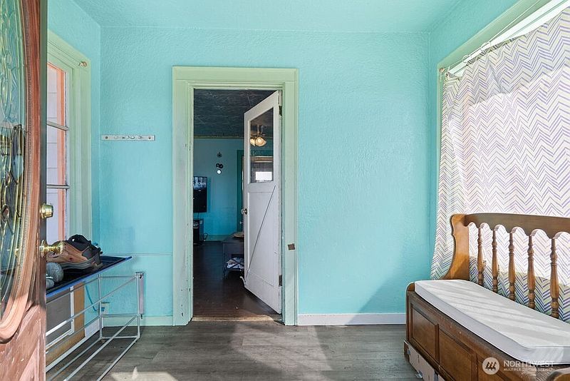 5th image of 1309 Riverside Ave.