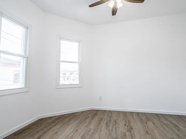 115 Hanover St #3 — Photo 8