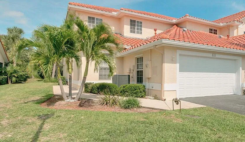 3 bed, 2.5 bath, 2424 sqft, $2,800 — Photo 1