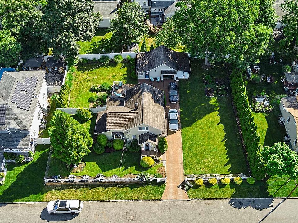 1st image of 297 Chambers Avenue
