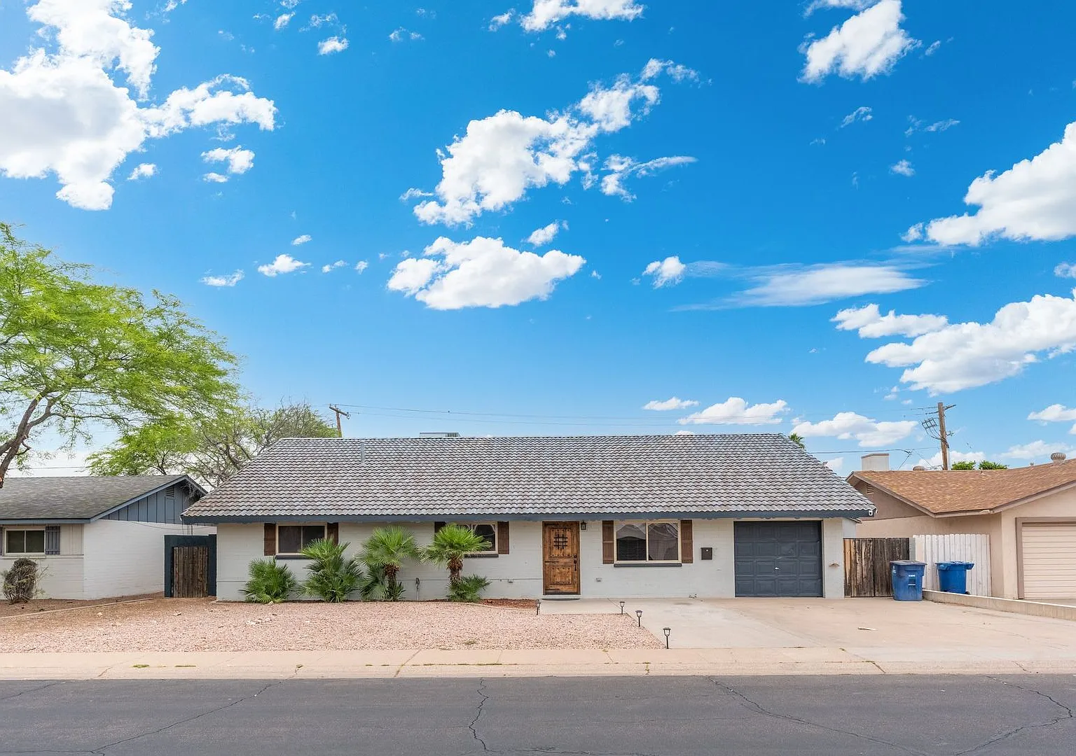 Fantastic Furnished 4 Bed/2 Bath Home W/ Private Pool In Tempe!! — Photo 2