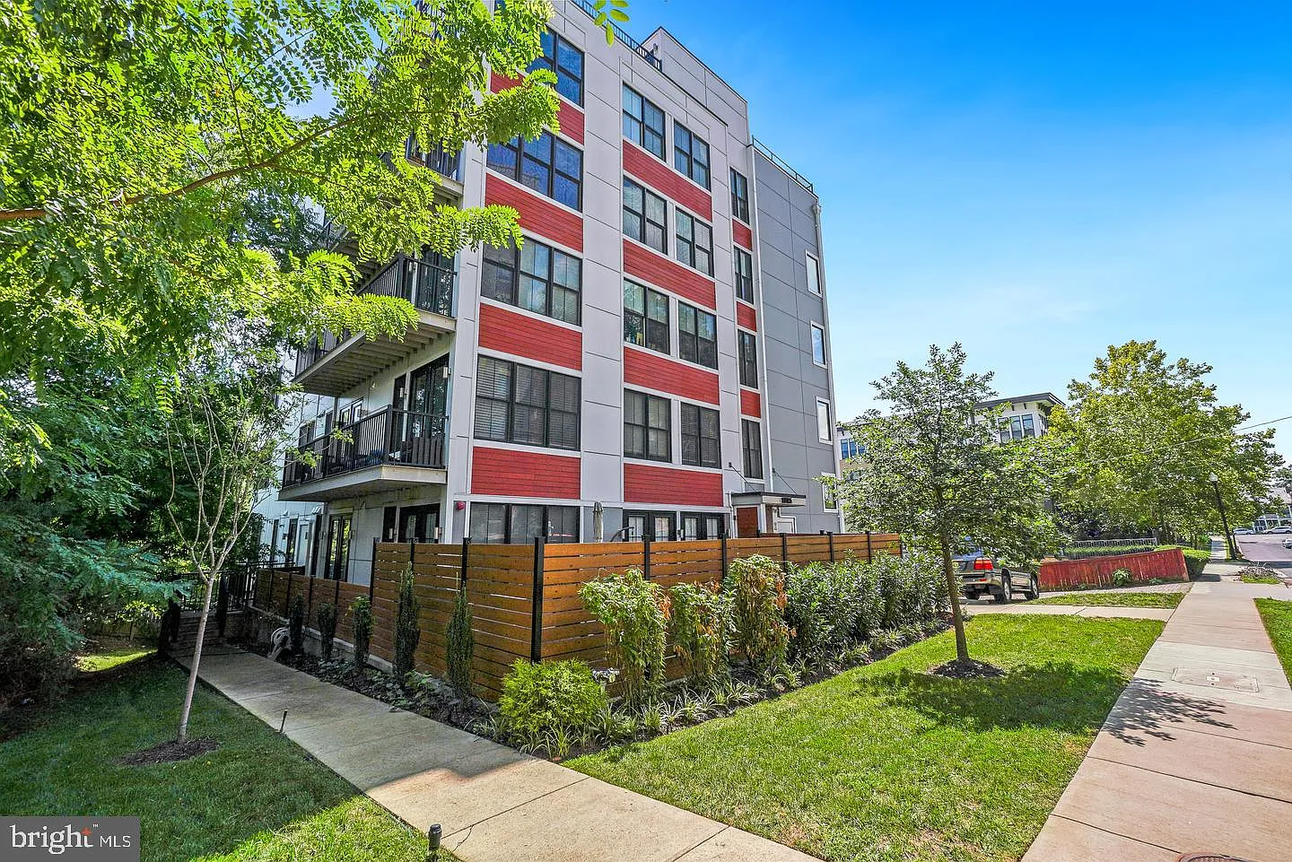 1245 N Pierce St — Photo 2