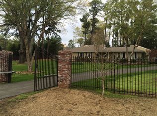 5370 Lexington Rd, Memphis, TN 38120