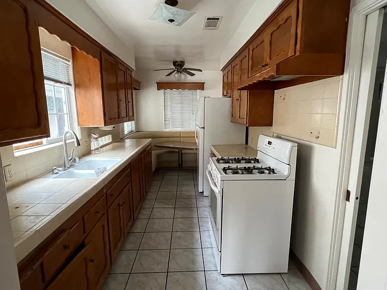3121 Illinois Ave — Photo 22
