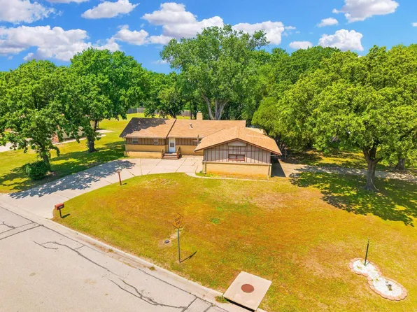 501 S Topaz Ln, Wichita, KS 67209