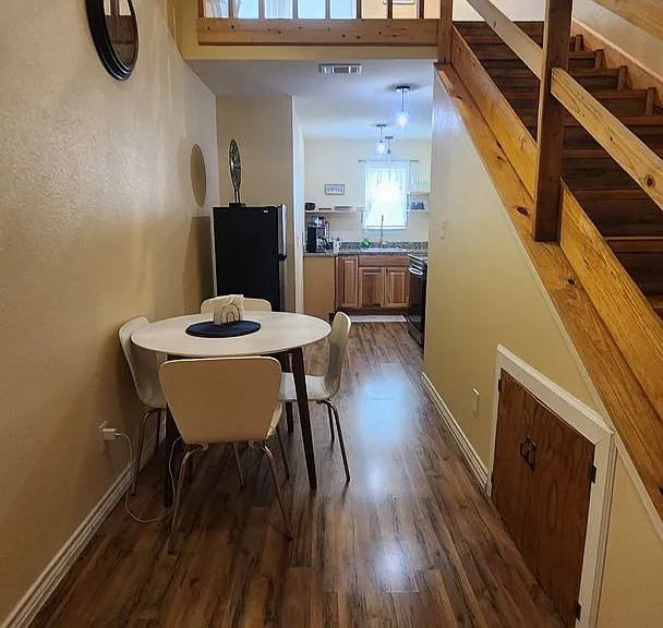 215B Shelley Ln — Photo 4