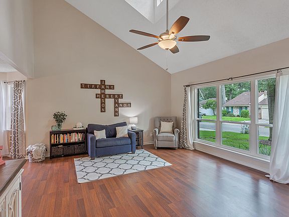 5th image of 11374 Sweet Cherry Ln S