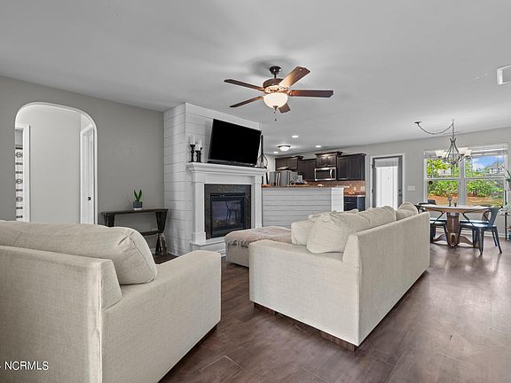 4th image of 50 Burr Oak Circle