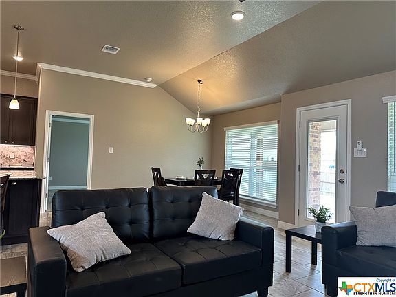 5th image of 707 Willow Dr