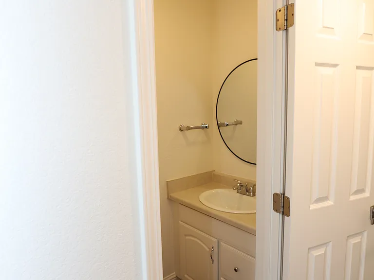Cedarwood Apartments — Photo 34