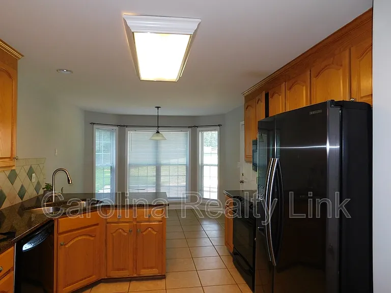 235 Harbor Landing Dr — Photo 4