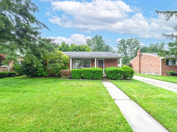 1382 Key West Dr, Troy, MI 48083