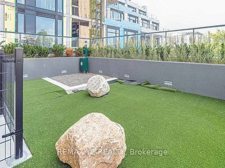 2020 Bathurst St #721 — Photo 17