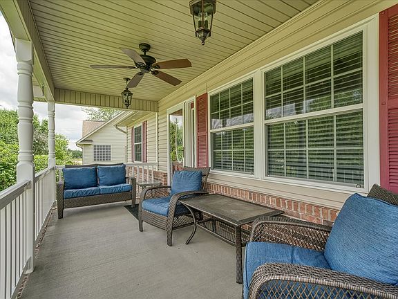 4th image of 71 Russell Ln